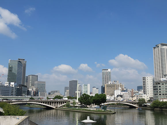 写真：天神橋と大阪市内の風景